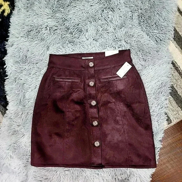 MAURICES Faux Suede Button Down High Rise Skirt.  Nwt, size 6 - Picture 7 of 8